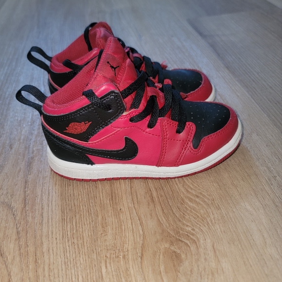 Air jordan mid 1 size 9c - Picture 5 of 5